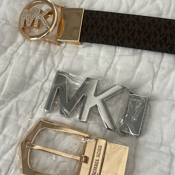 Belt with 2 extra buckles! - Picture 2 of 2